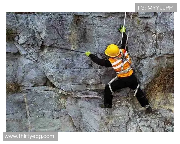 广州攀岩队防守策略解析:攀岩热点的背后故事与启示 广州攀岩队防守策略解析:攀岩热点的背后故事与启示