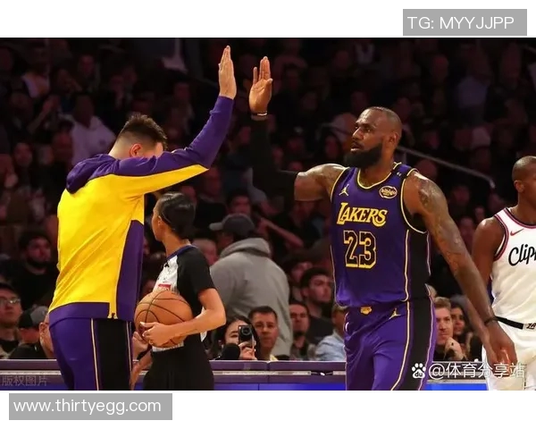 快船主场击败湖人,实现七连胜,洛城称霸之路 快船主场击败湖人,实现七连胜,洛城称霸之路