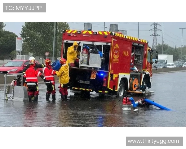 罗马浓雾侵袭,城市交通陷入瘫痪:市民强烈呼吁政府采取紧急措施 罗马浓雾侵袭,城市交通陷入瘫痪:市民强烈呼吁政府采取紧急措施